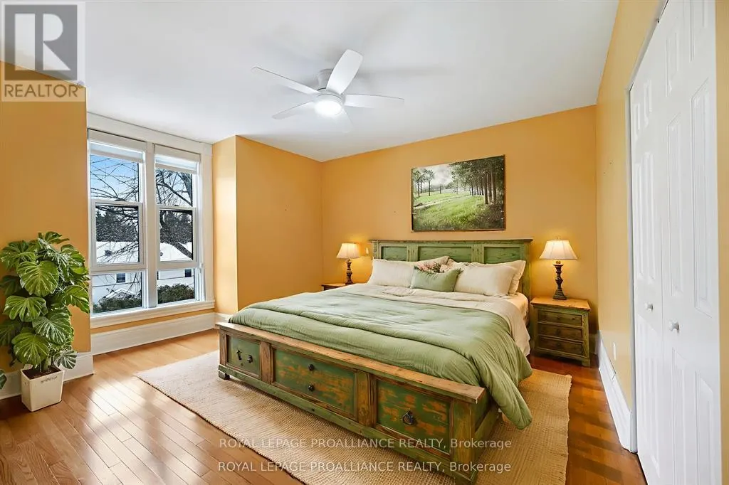 372 KING STREET W