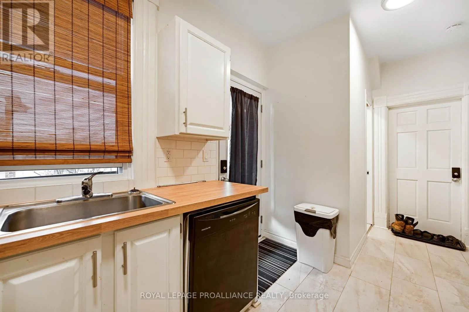 372 KING STREET W