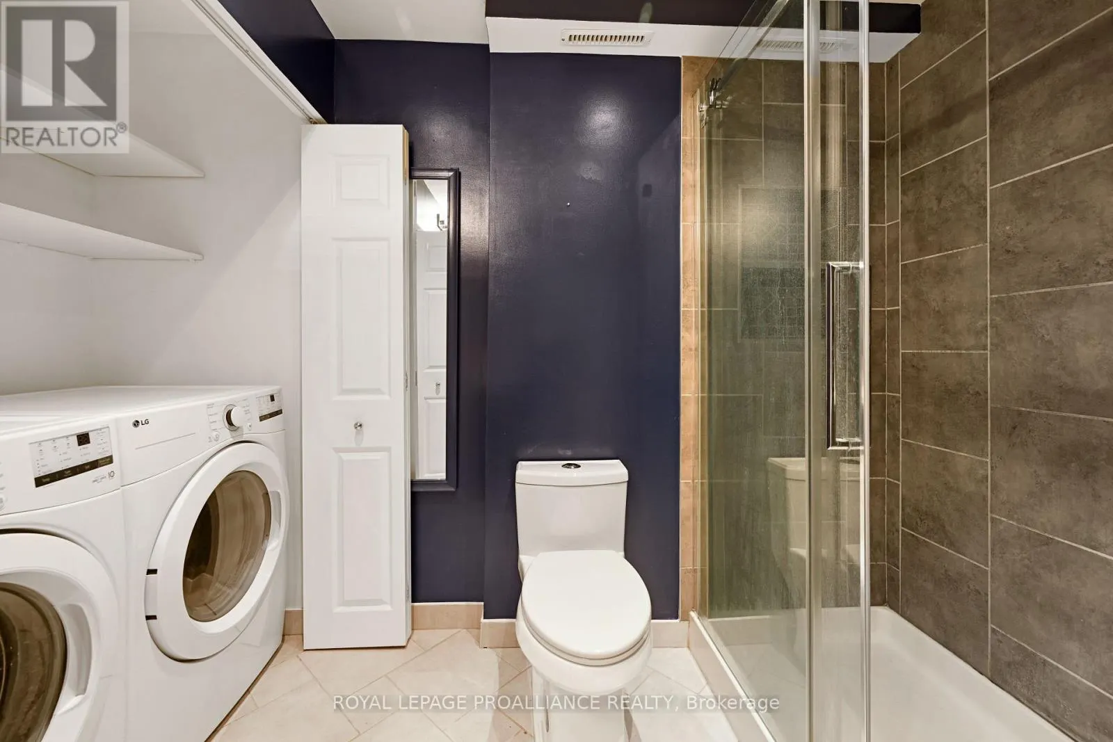 372 KING STREET W