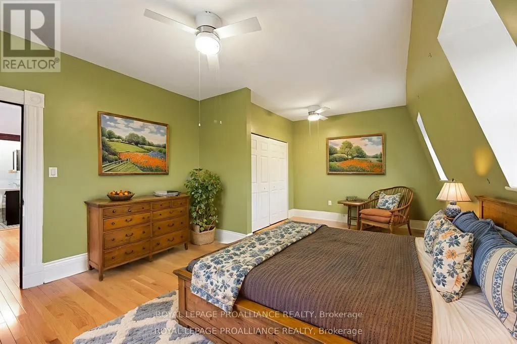 372 KING STREET W