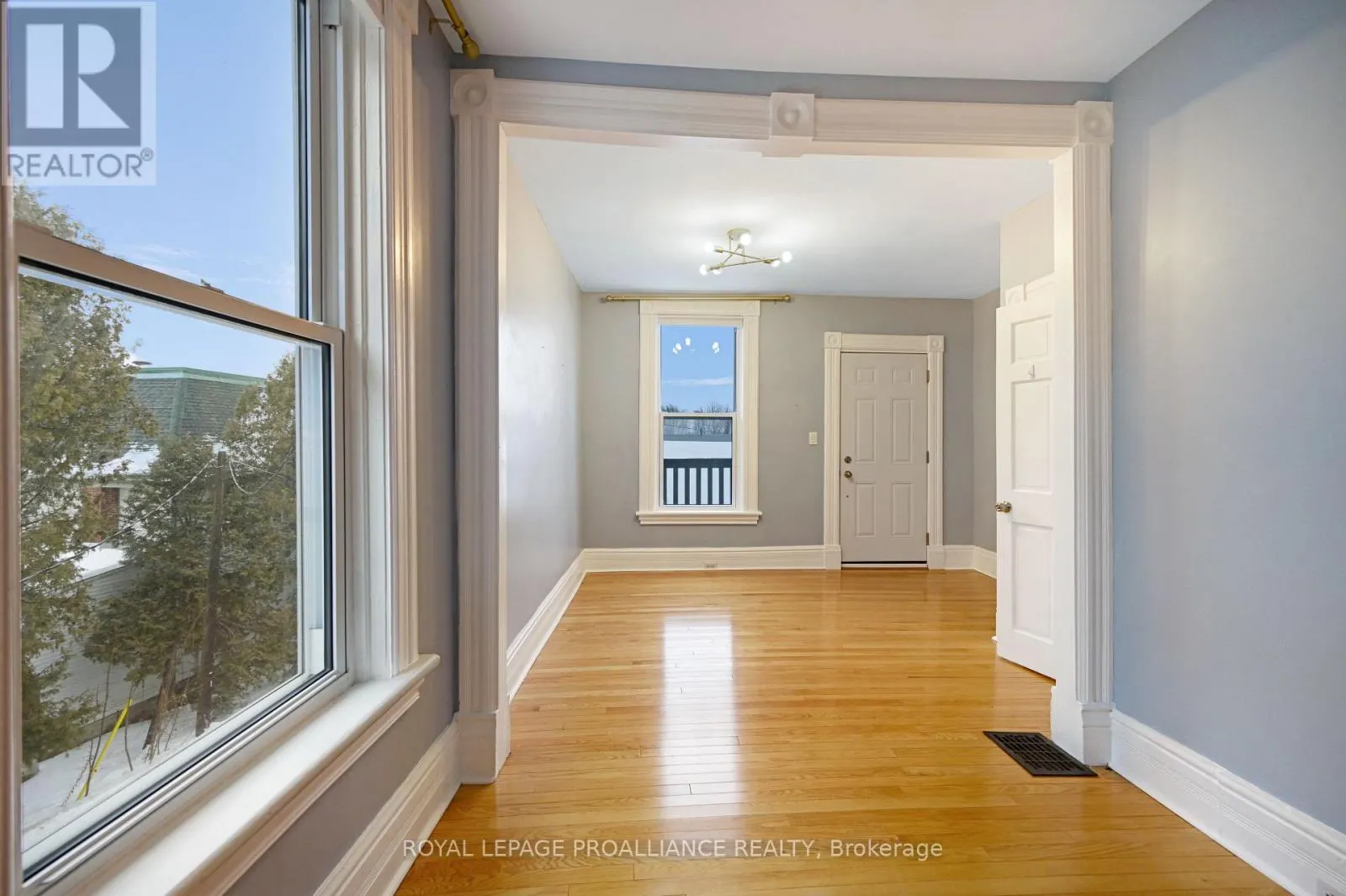 372 KING STREET W