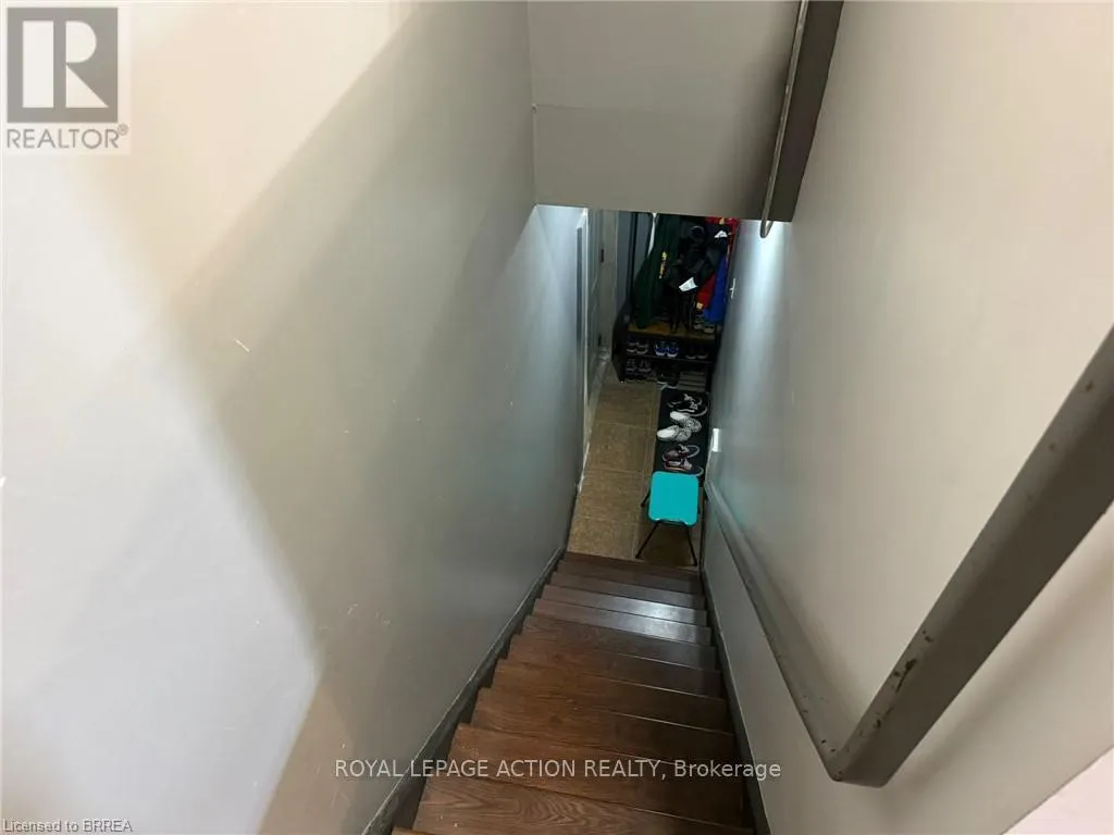 18 - 12 BRIDGEPORT ROAD E