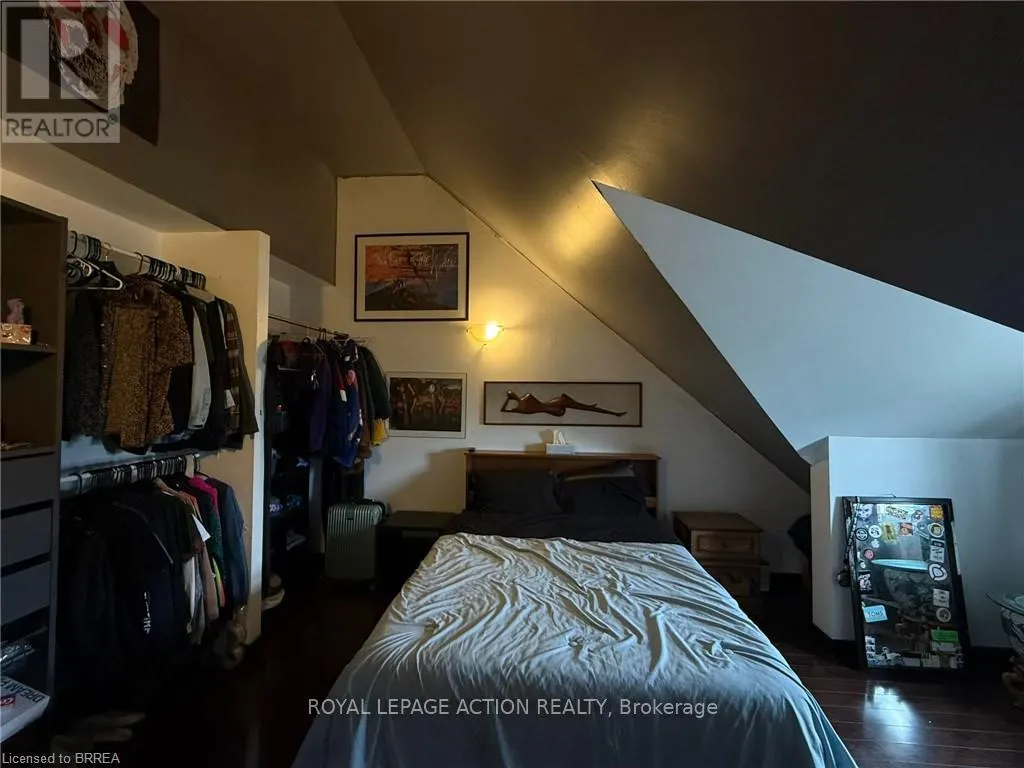 18 - 12 BRIDGEPORT ROAD E