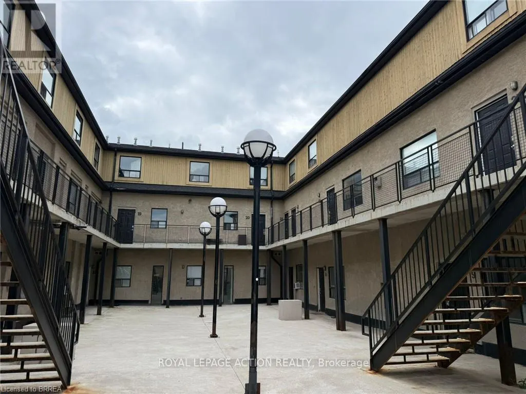 18 - 12 BRIDGEPORT ROAD E