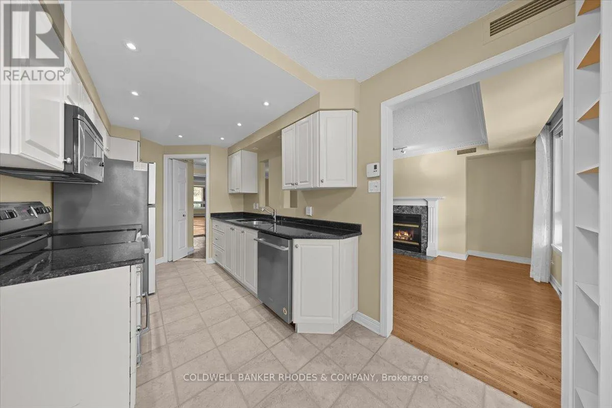 205 - 939 NORTH RIVER ROAD