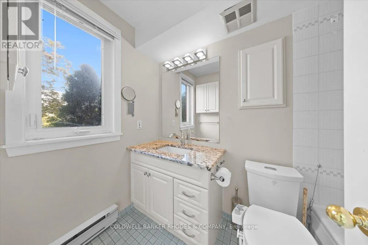 205 - 939 NORTH RIVER ROAD