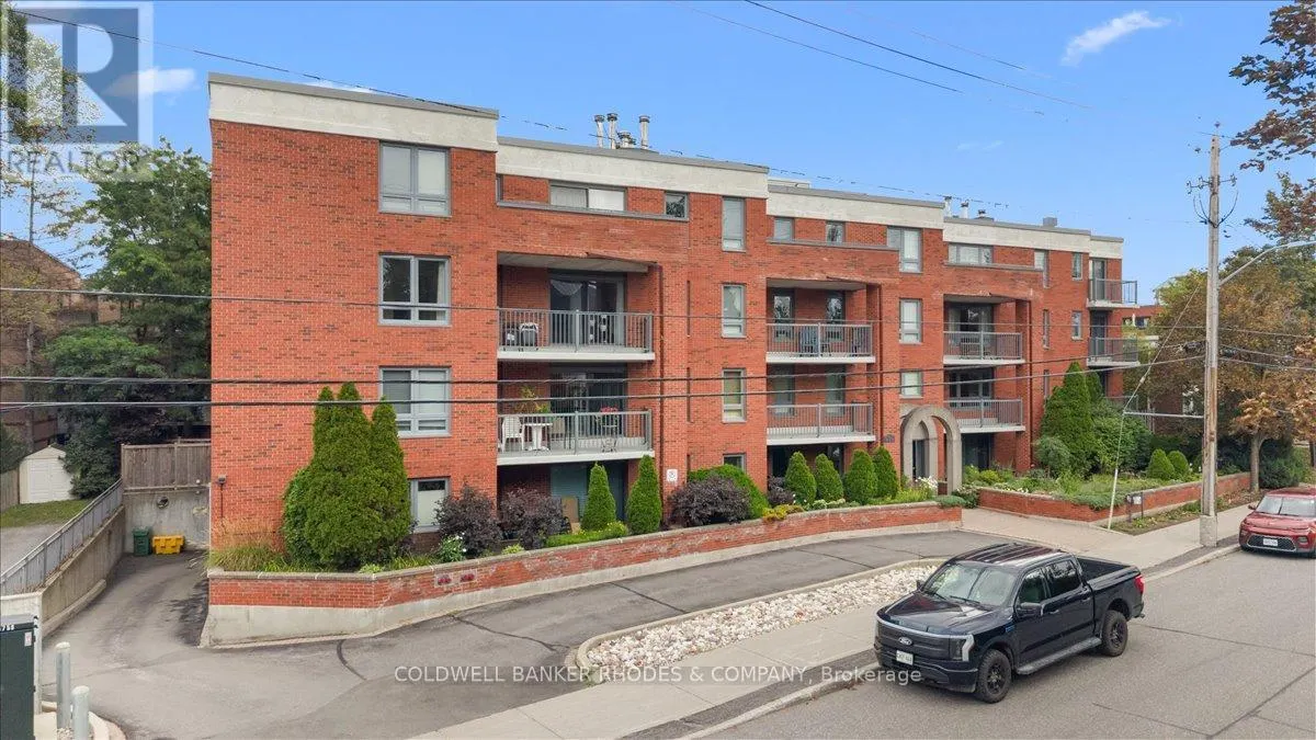 205 - 939 NORTH RIVER ROAD