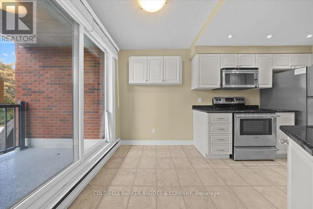 205 - 939 NORTH RIVER ROAD