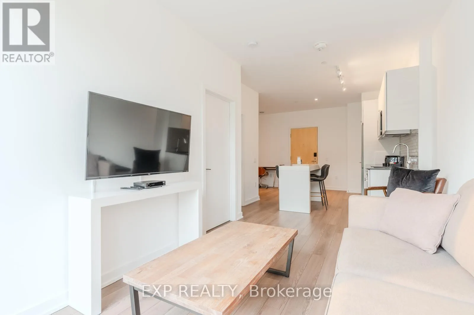 102 - 120 CARRICK TRAIL