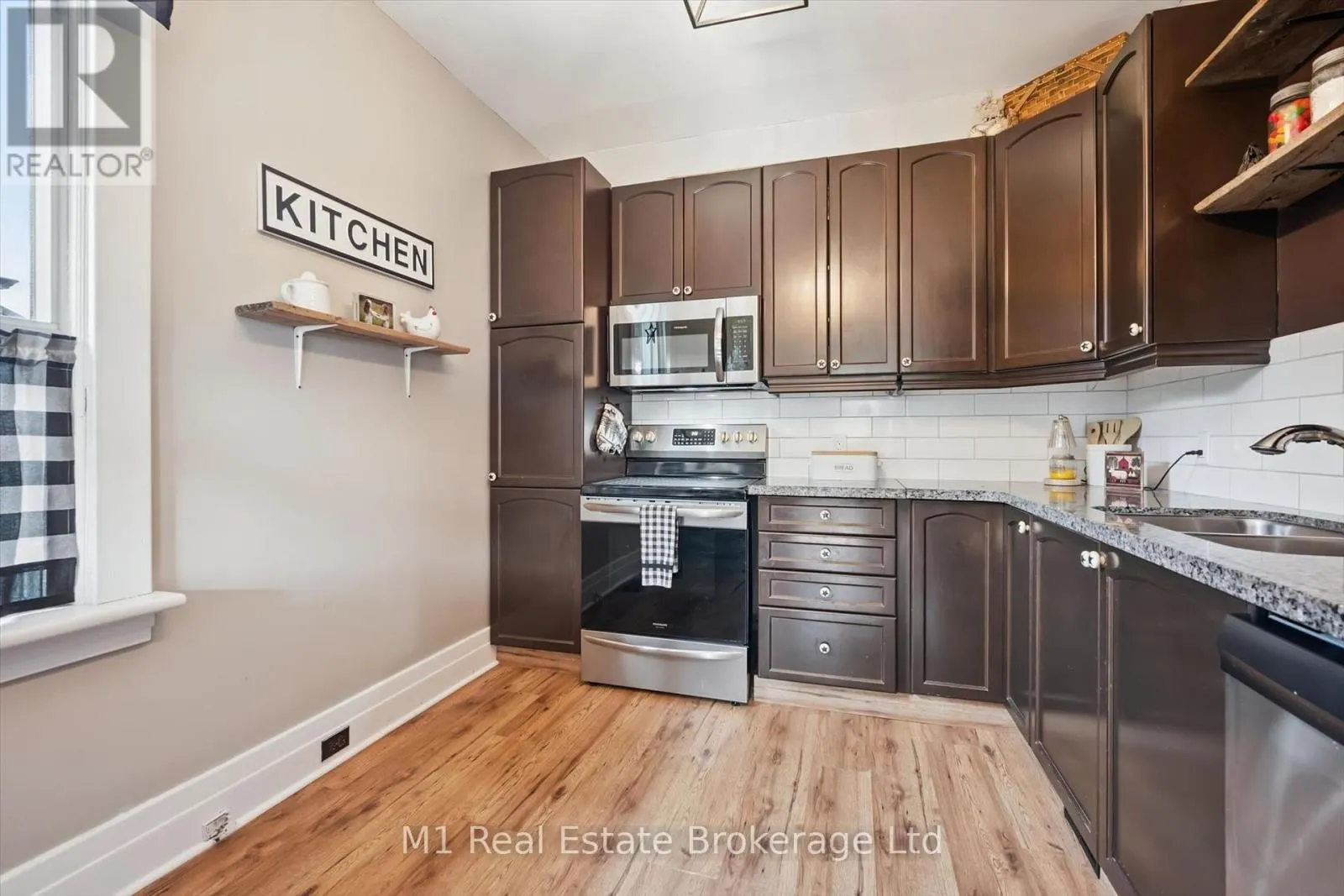 691 ST ANDREW STREET W
