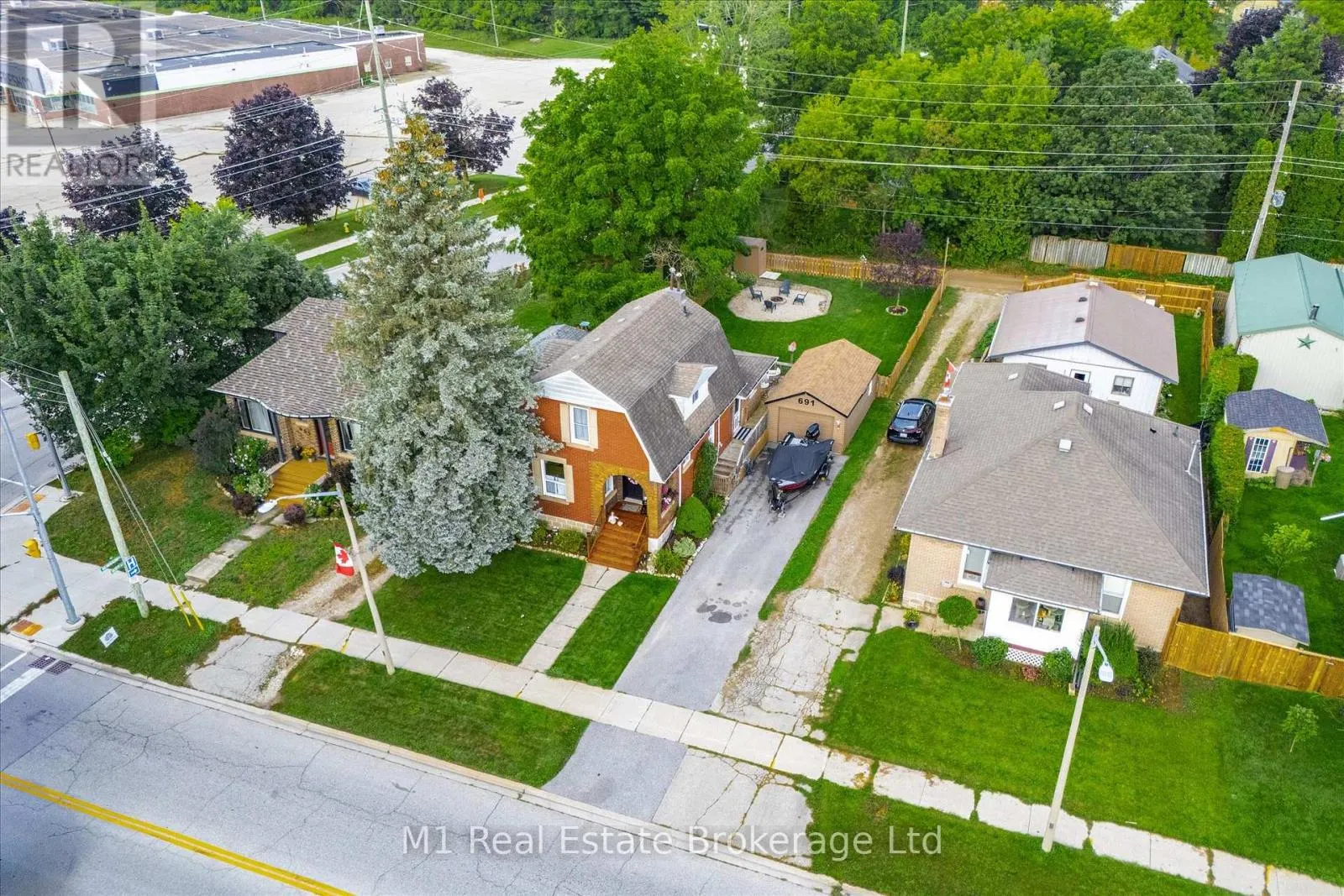 691 ST ANDREW STREET W