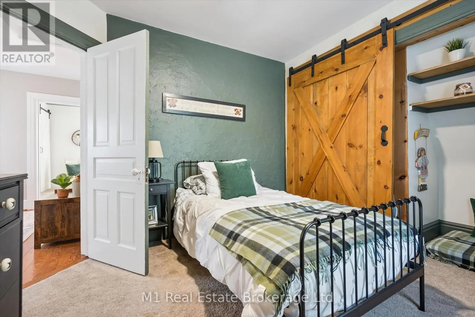 691 ST ANDREW STREET W