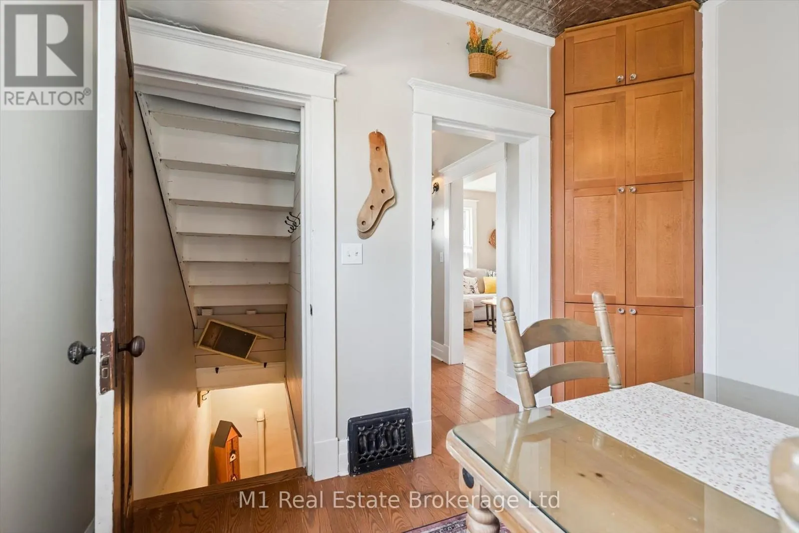 691 ST ANDREW STREET W