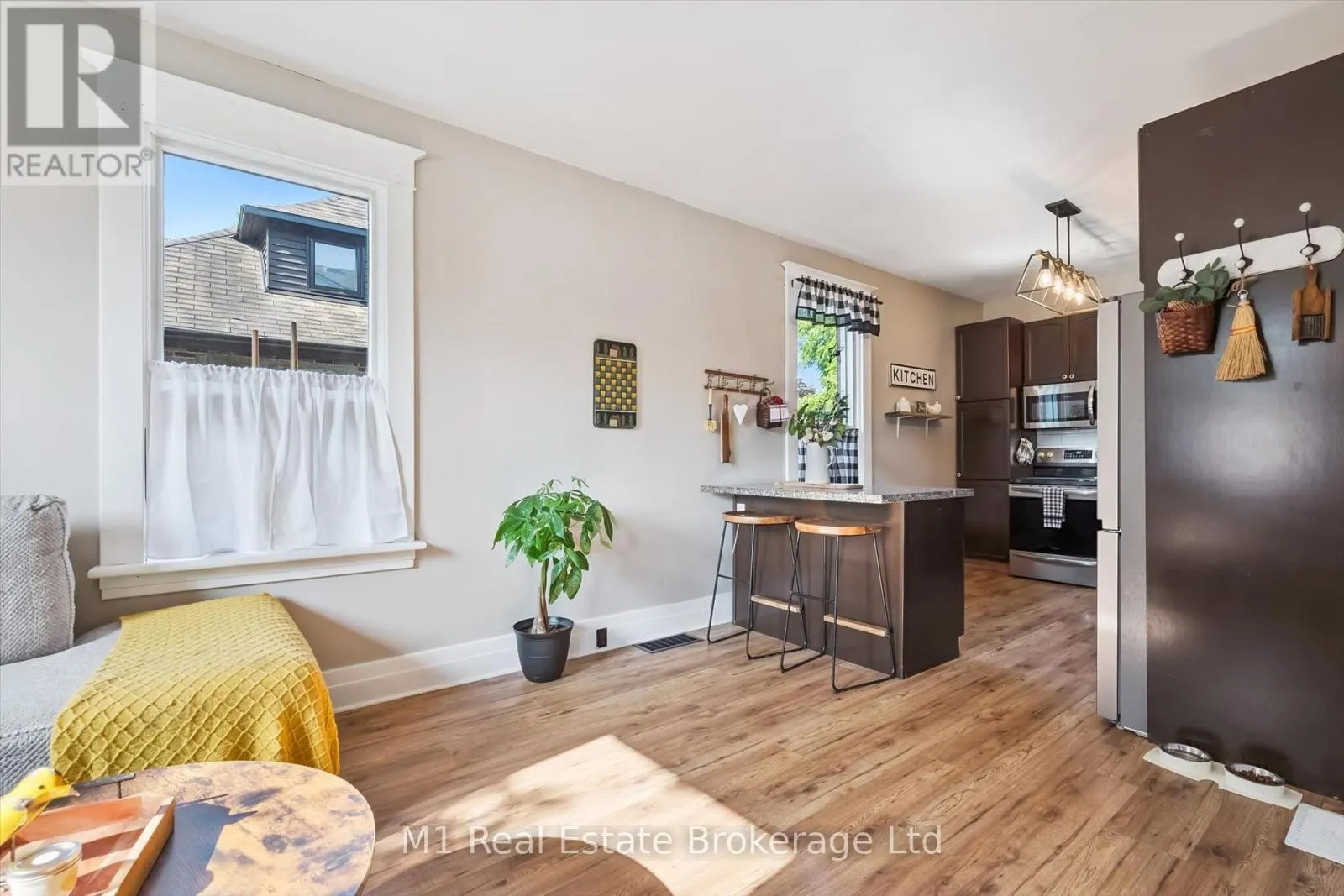691 ST ANDREW STREET W