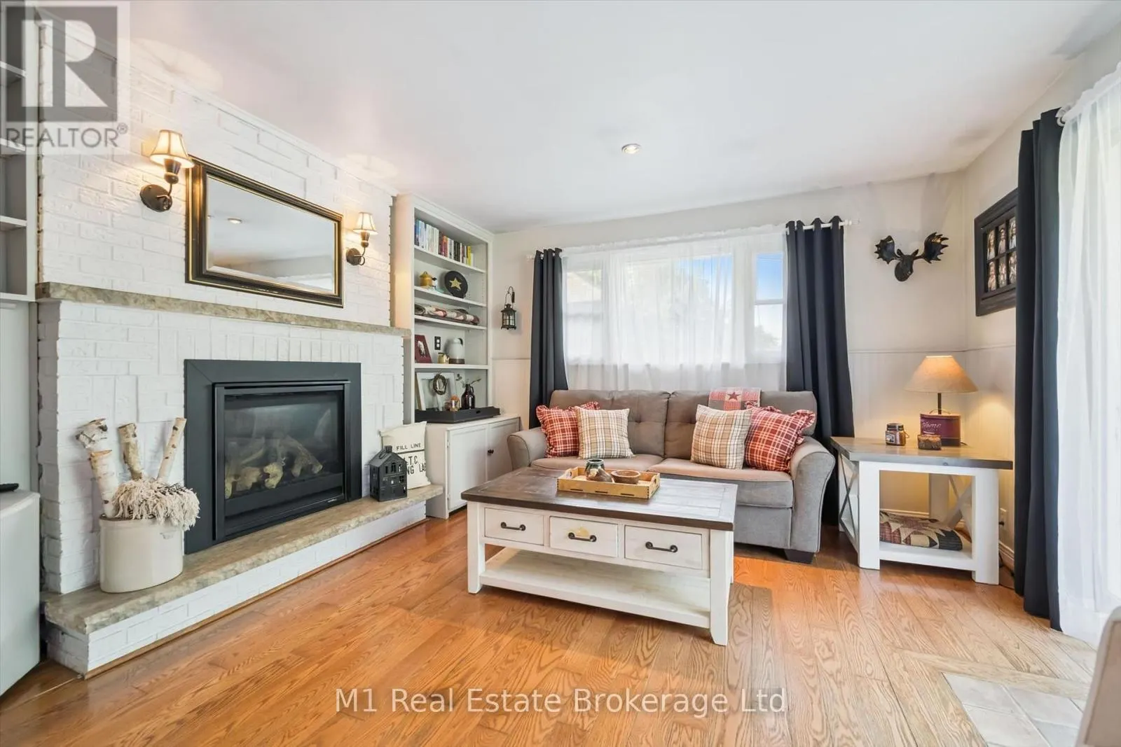 691 ST ANDREW STREET W