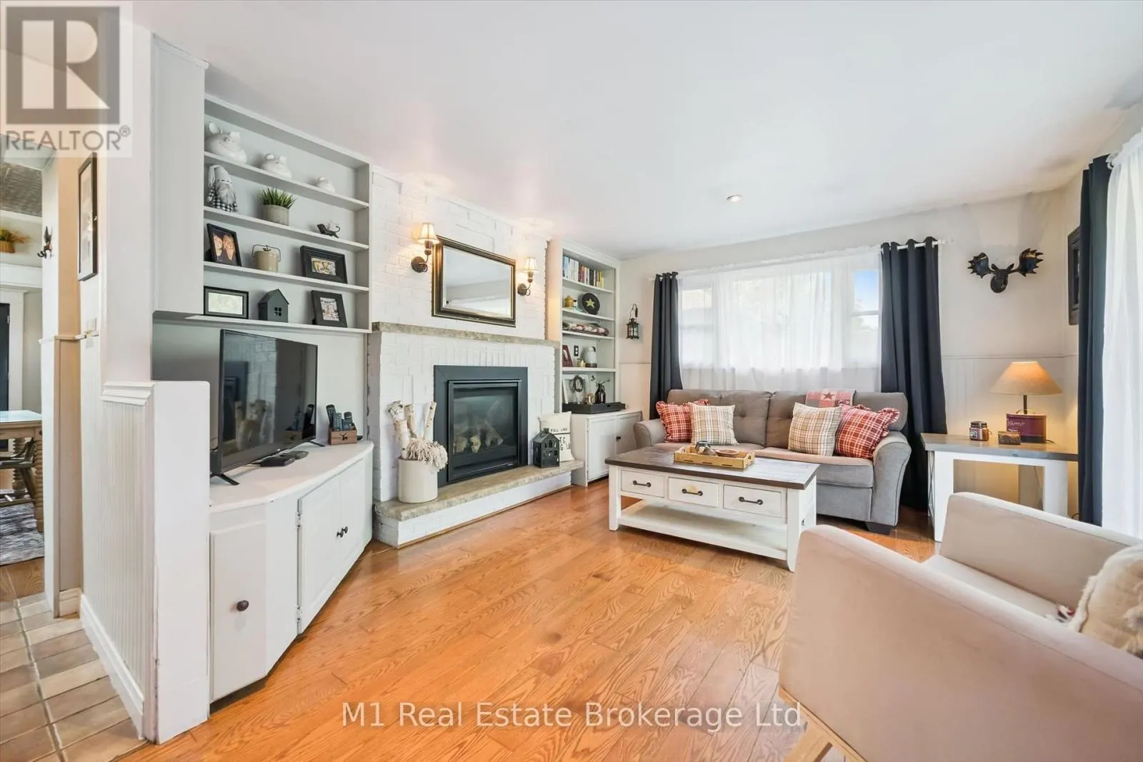 691 ST ANDREW STREET W