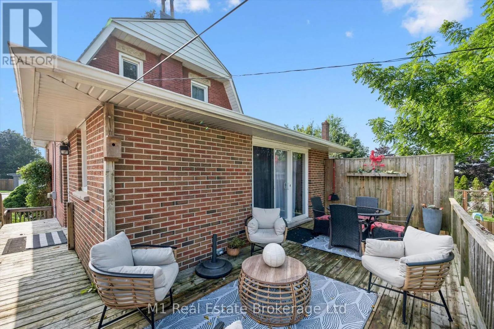 691 ST ANDREW STREET W