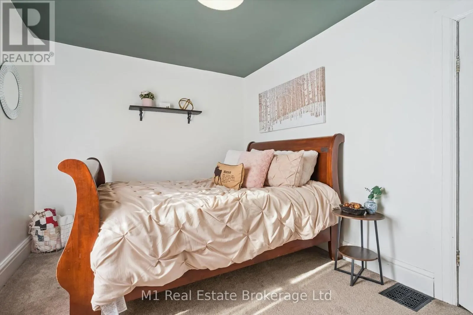 691 ST ANDREW STREET W