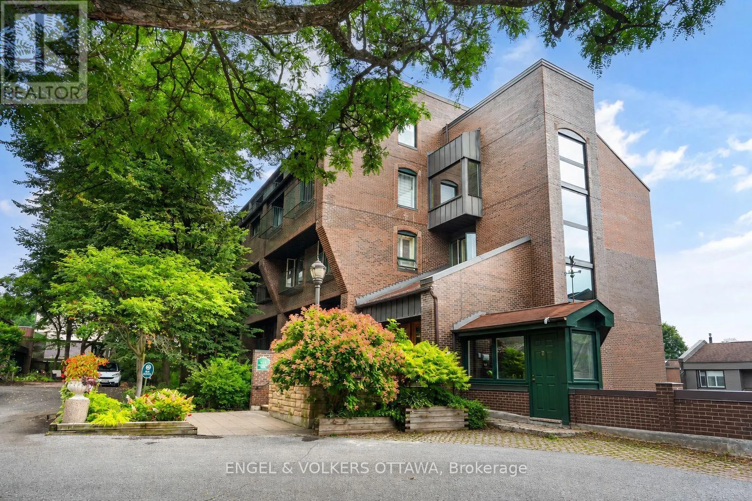 5 - 135 SPRINGFIELD ROAD