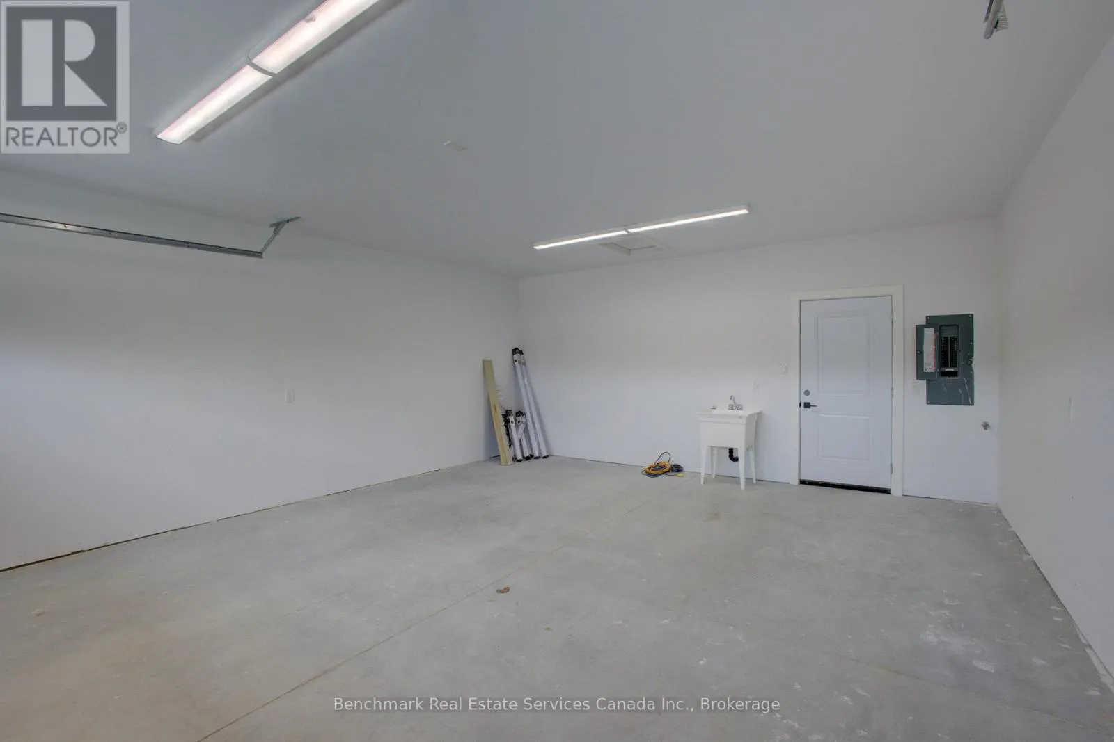 41 - 1182 QUEEN STREET #41