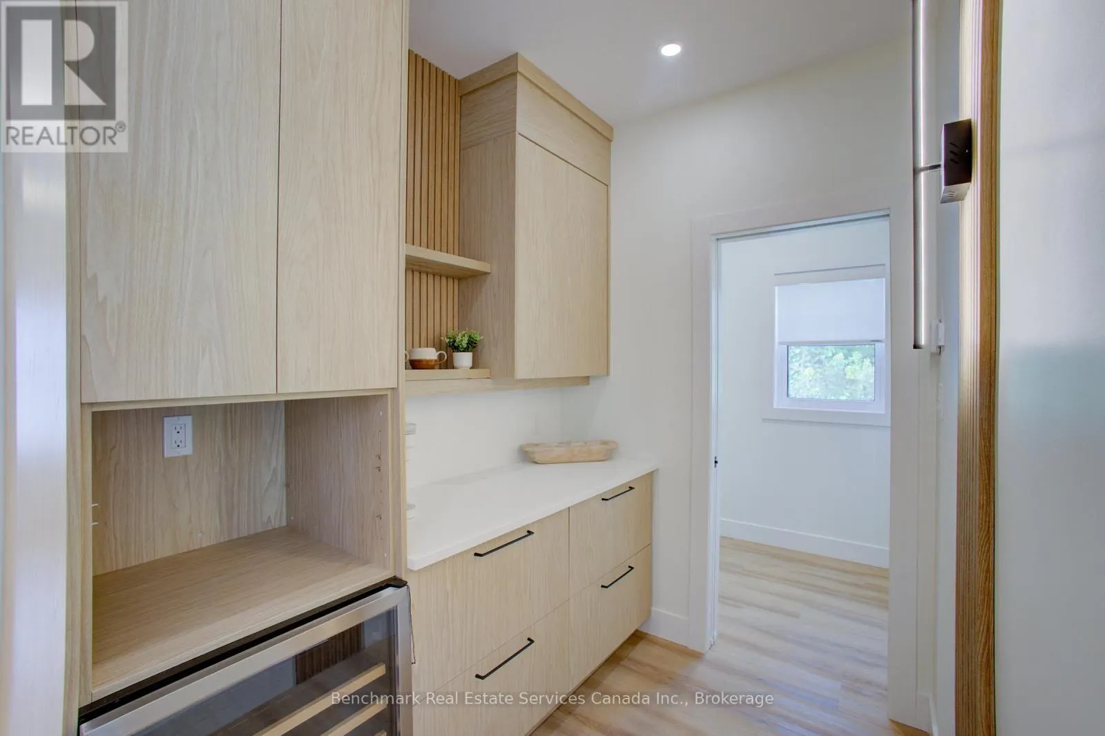 47 - 1182 QUEEN STREET #47
