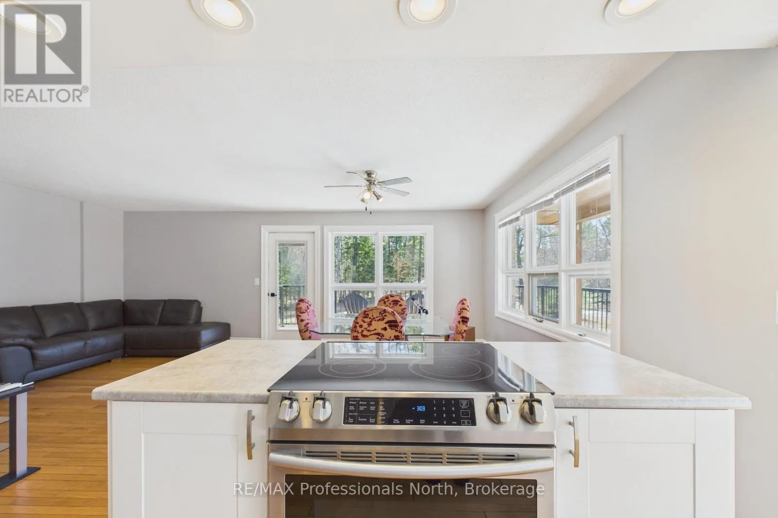 1196 RAVENSCLIFFE ROAD