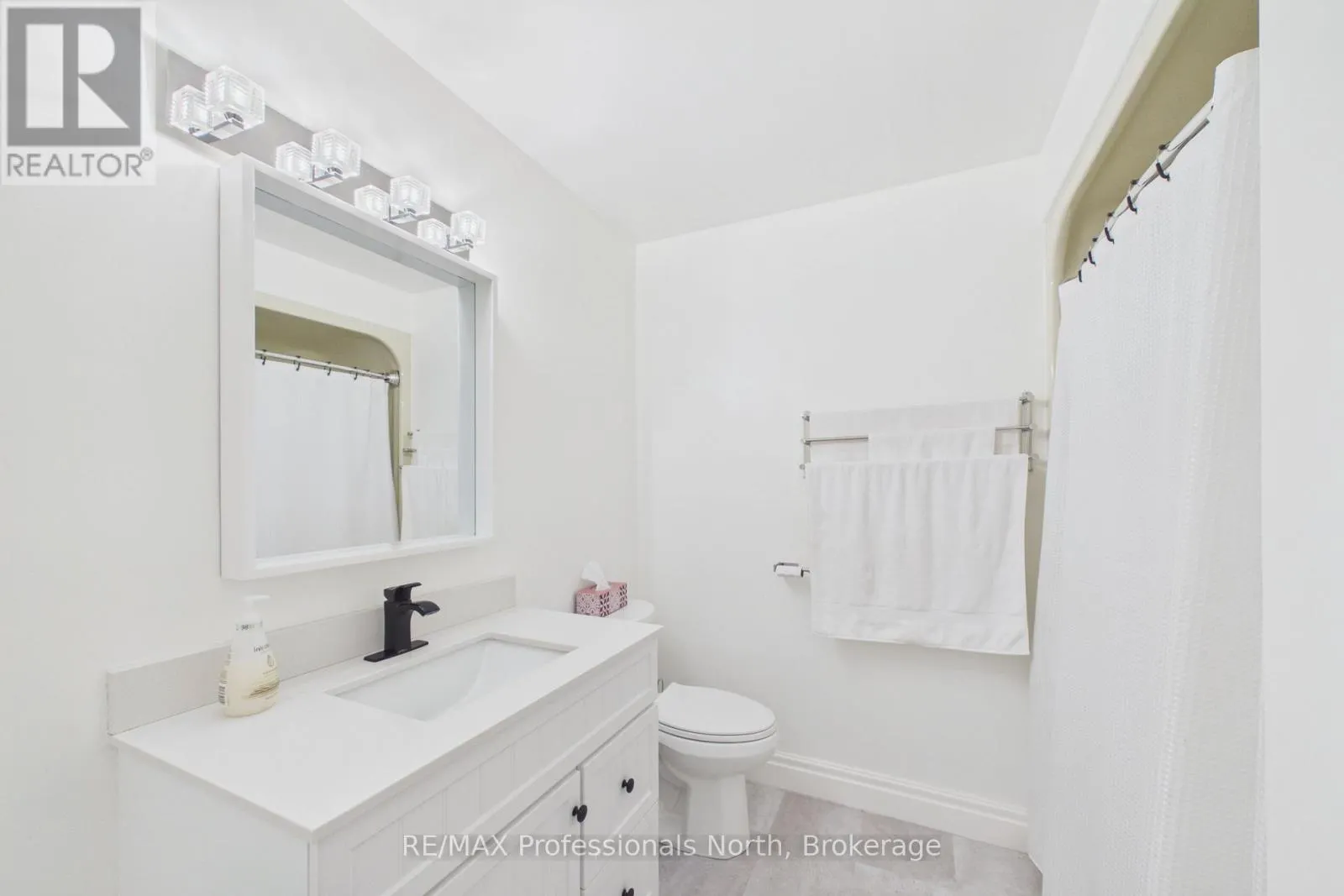 1196 RAVENSCLIFFE ROAD