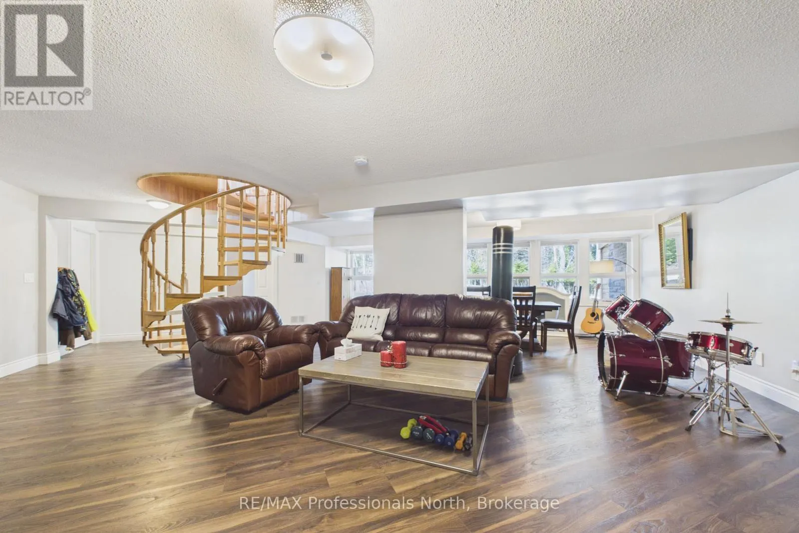 1196 RAVENSCLIFFE ROAD