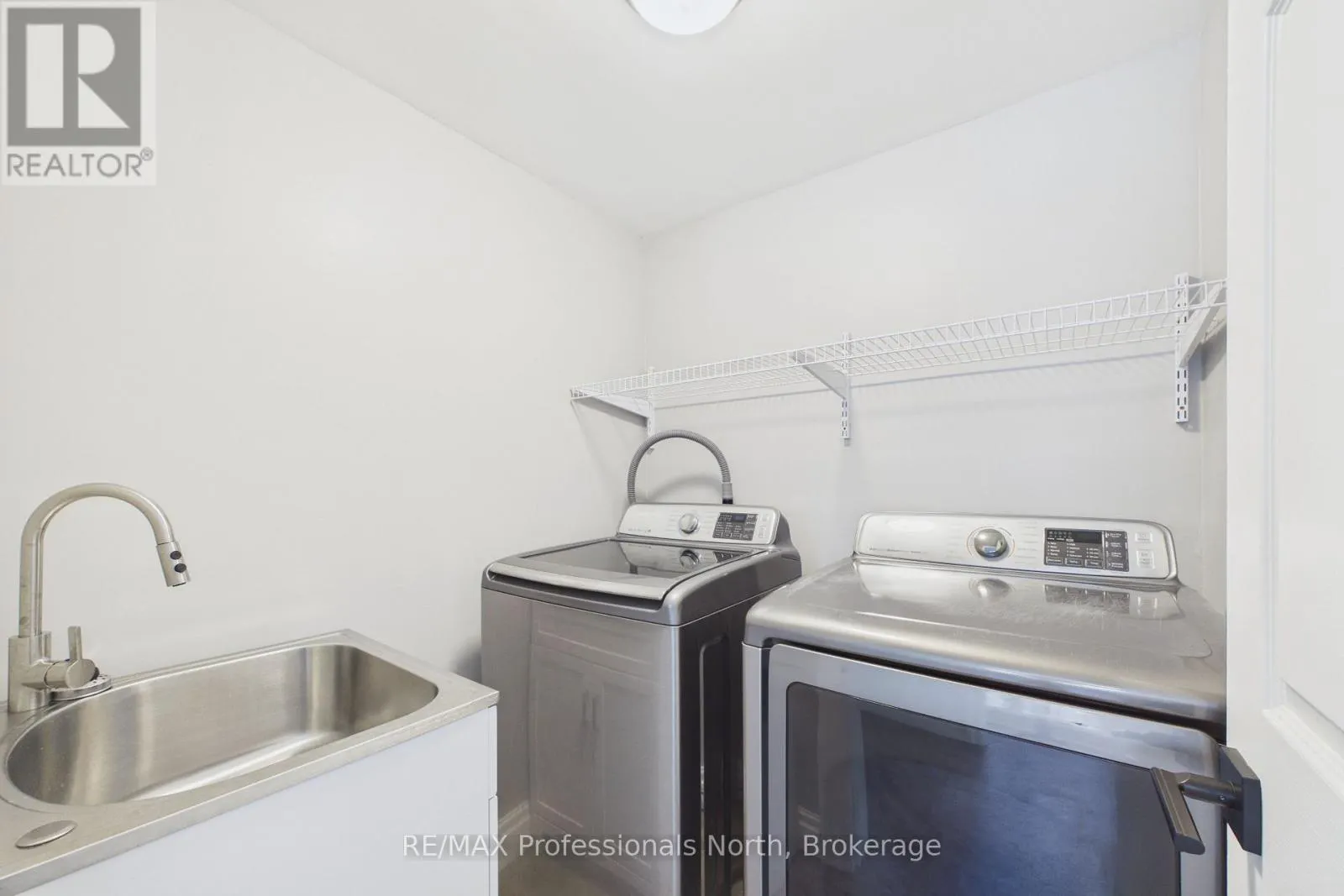 1196 RAVENSCLIFFE ROAD