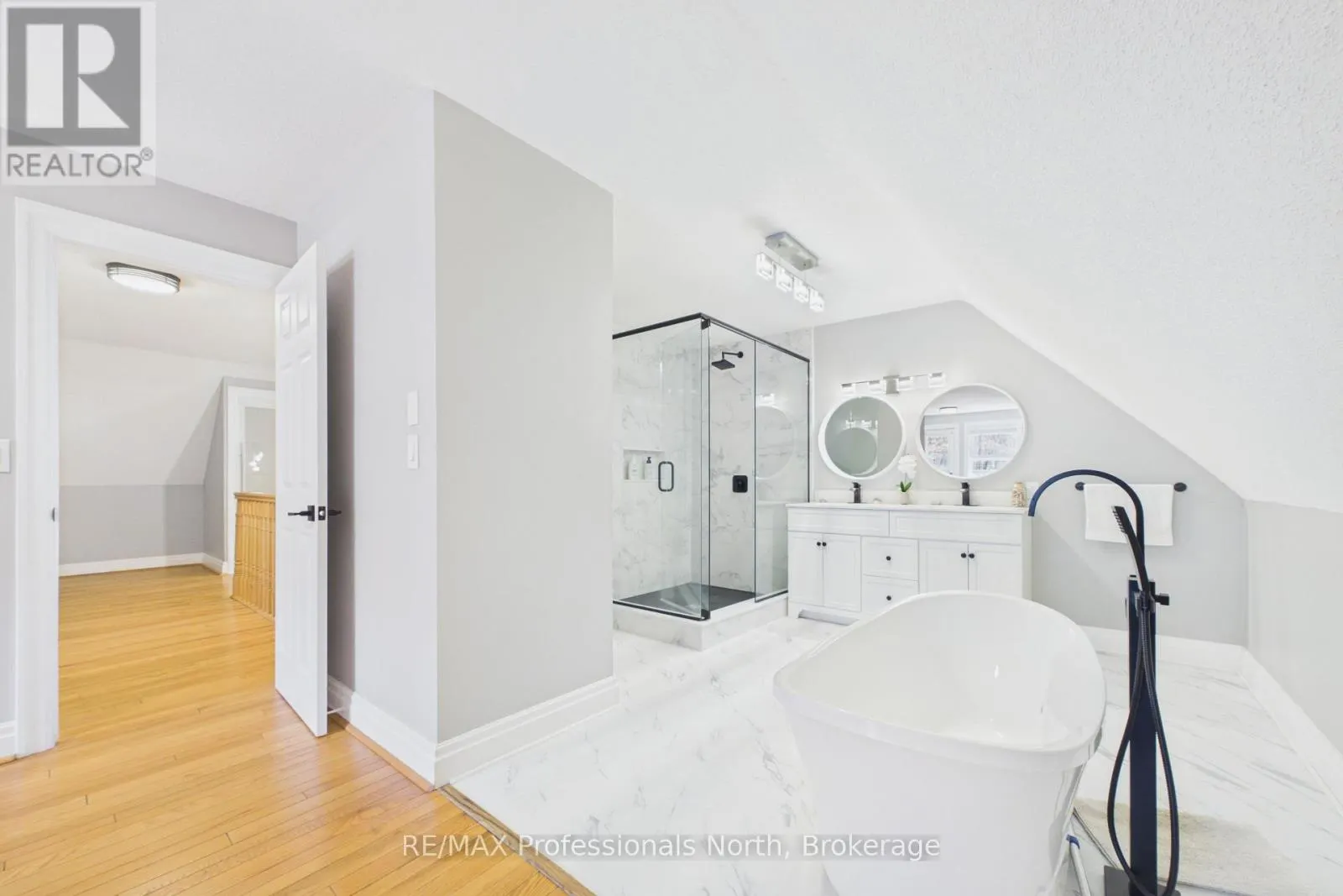 1196 RAVENSCLIFFE ROAD