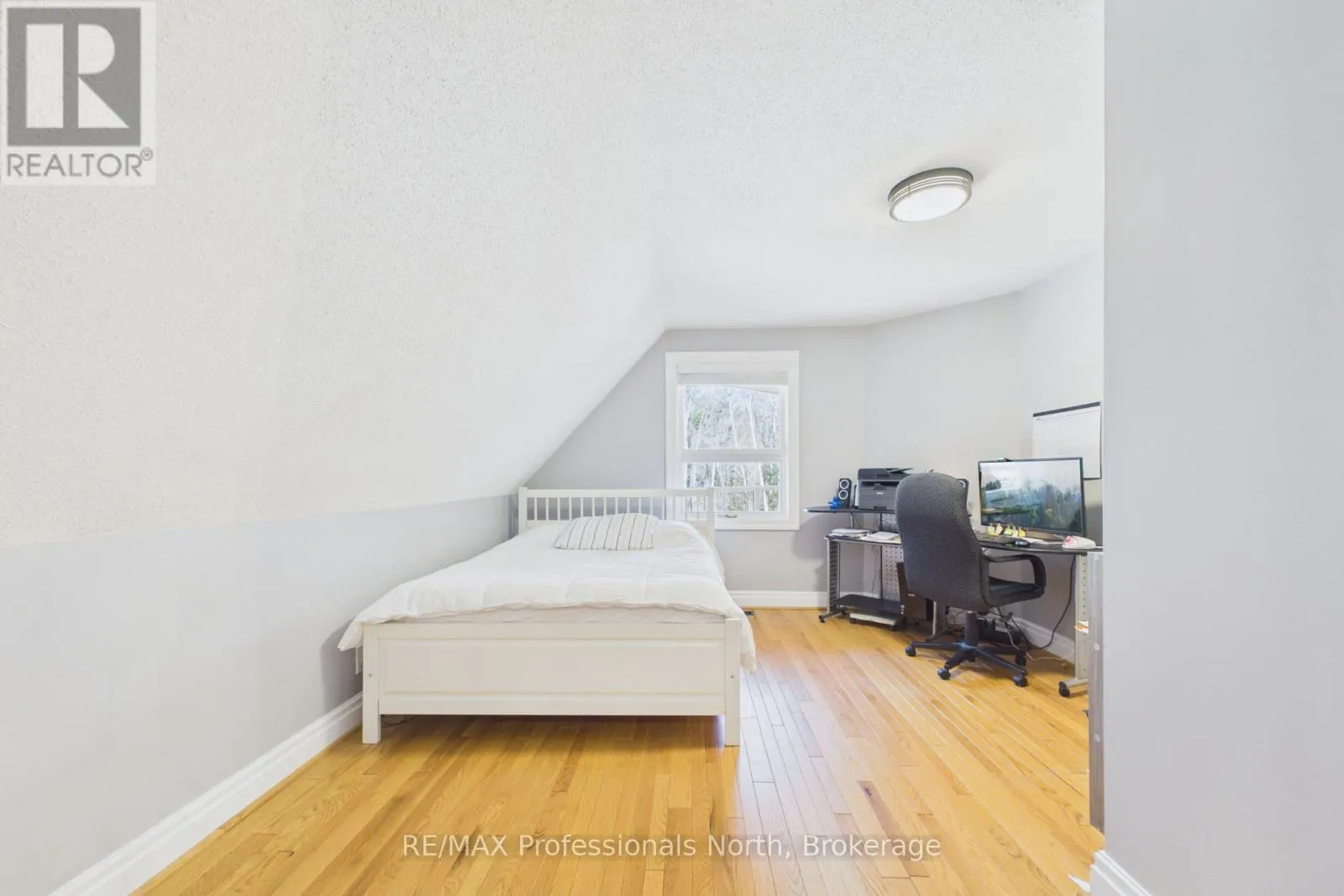 1196 RAVENSCLIFFE ROAD