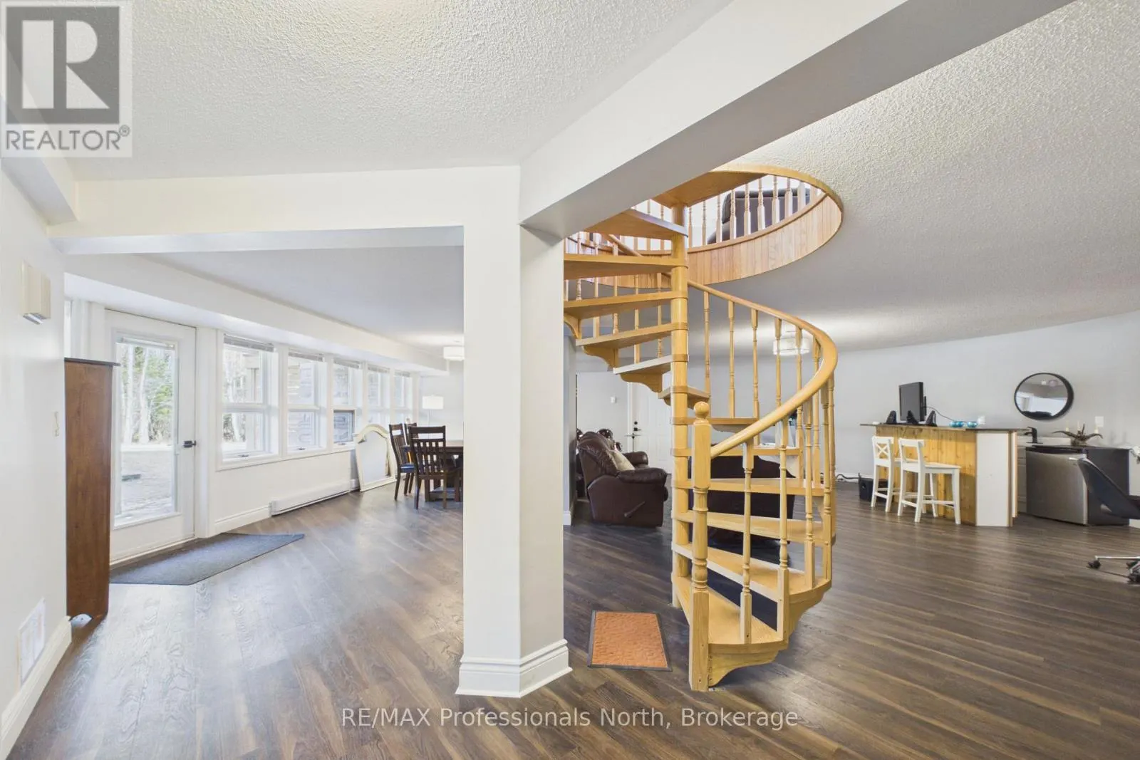 1196 RAVENSCLIFFE ROAD