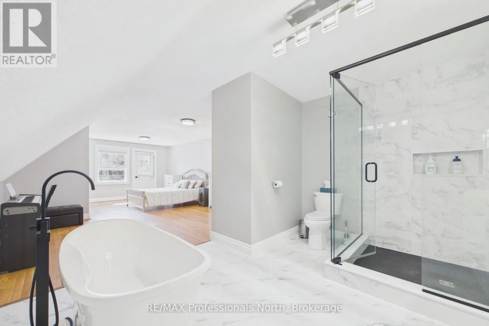 1196 RAVENSCLIFFE ROAD