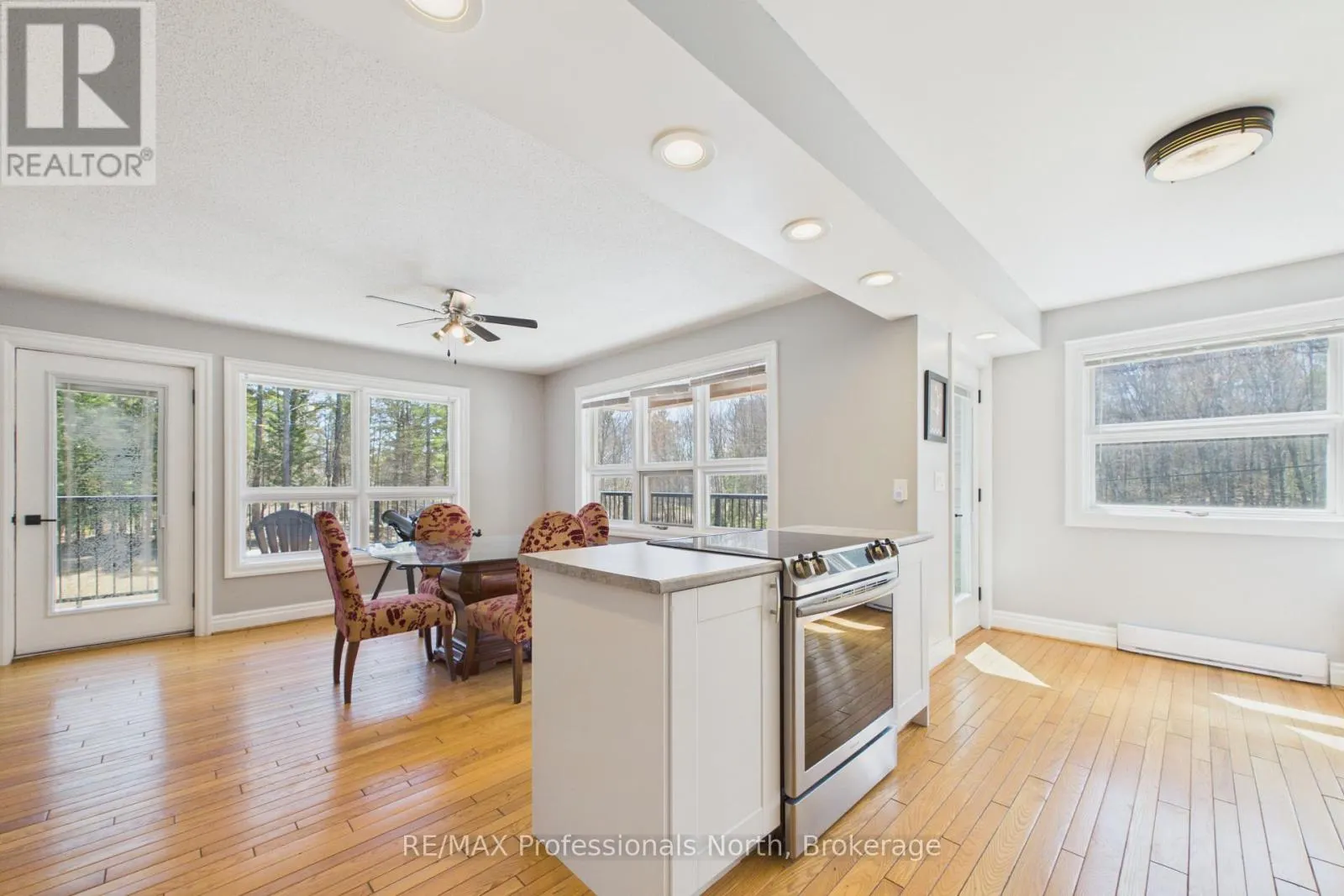 1196 RAVENSCLIFFE ROAD