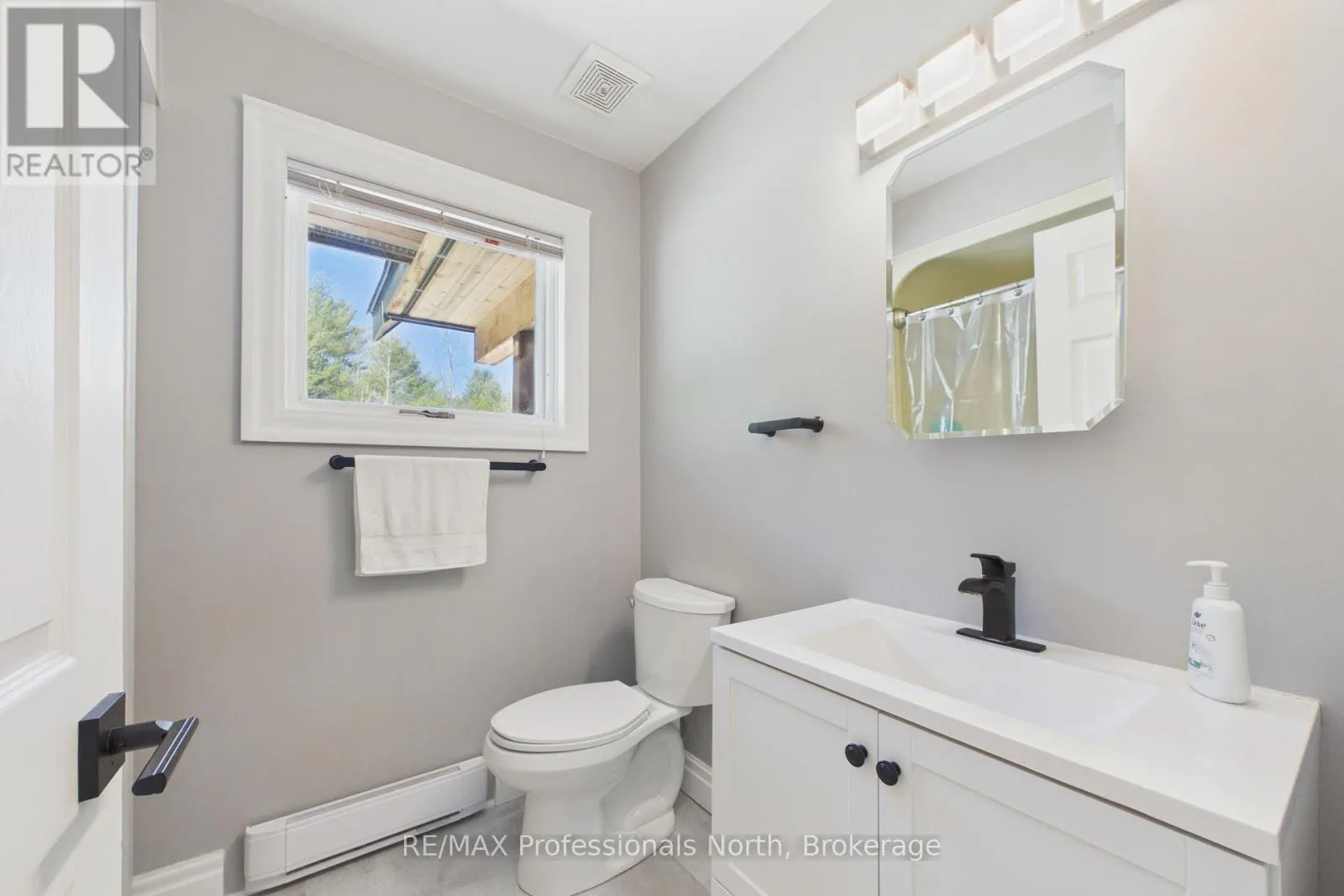 1196 RAVENSCLIFFE ROAD