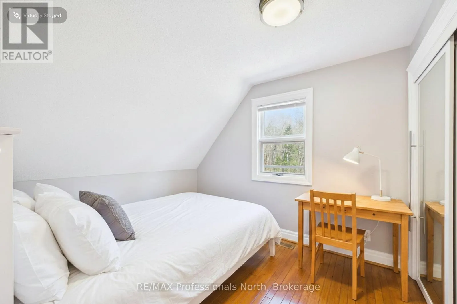 1196 RAVENSCLIFFE ROAD