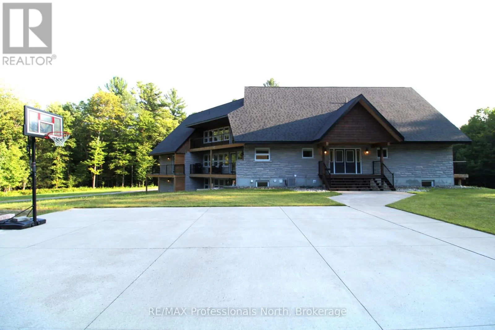 1196 RAVENSCLIFFE ROAD