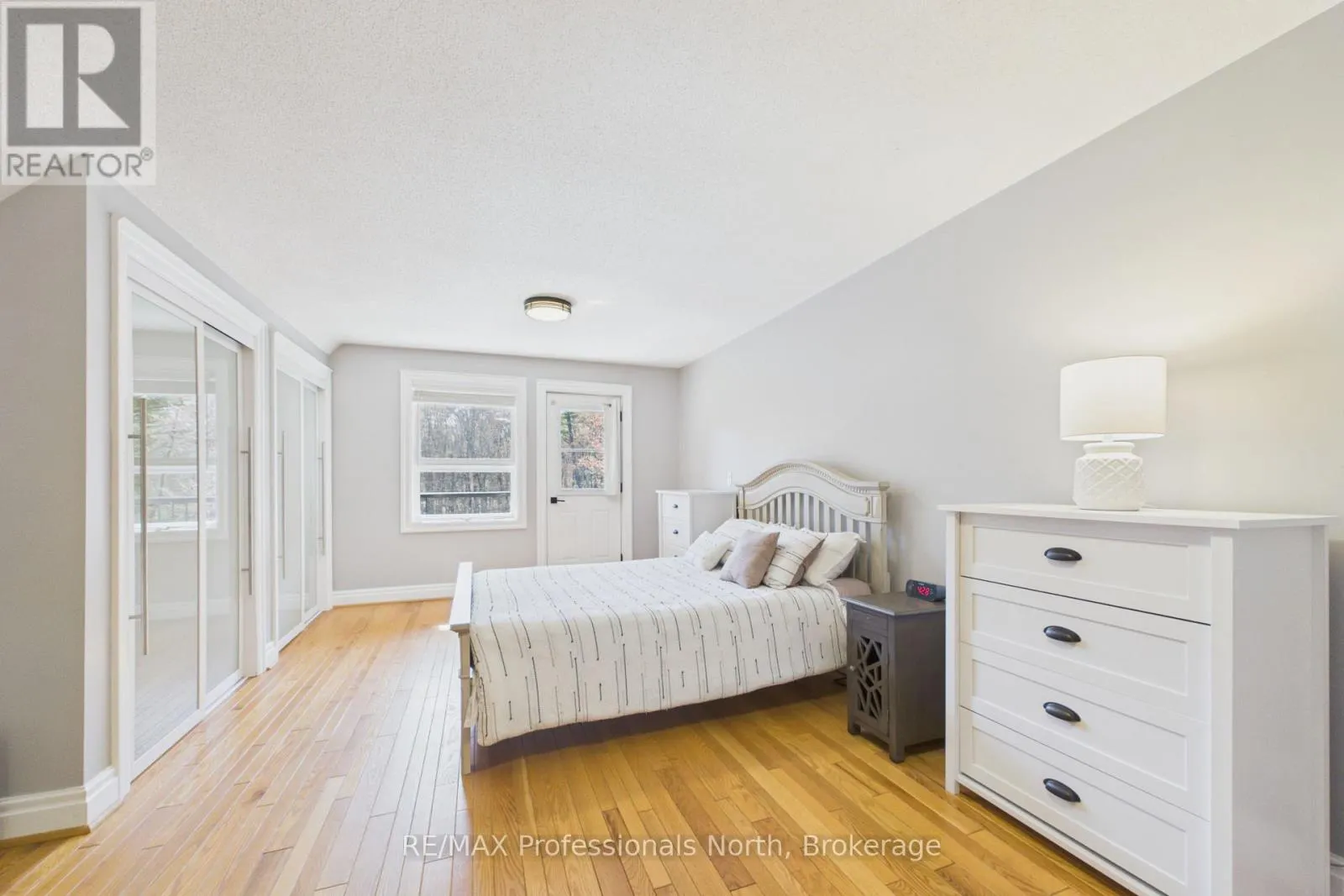 1196 RAVENSCLIFFE ROAD