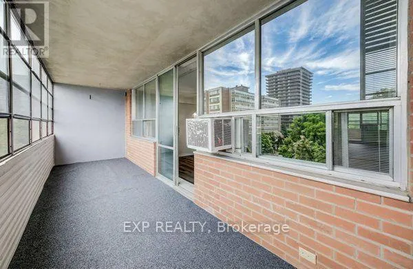 412 - 65 WESTMOUNT ROAD N