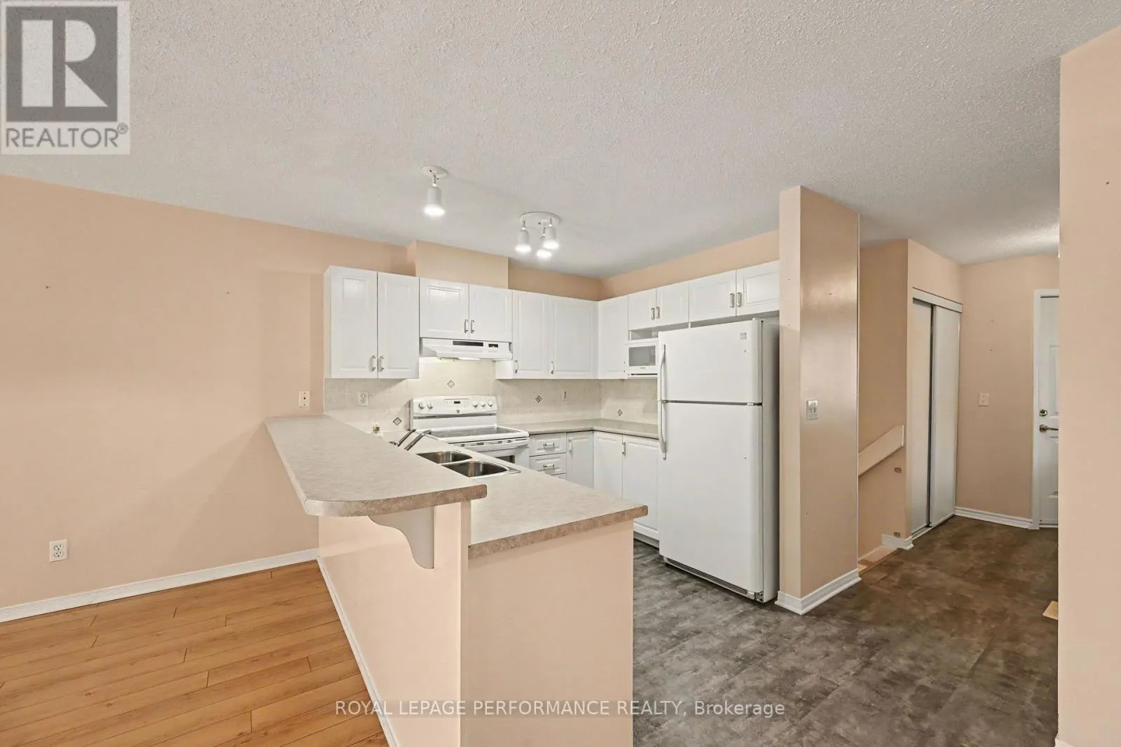 18 DAPHNE CRESCENT