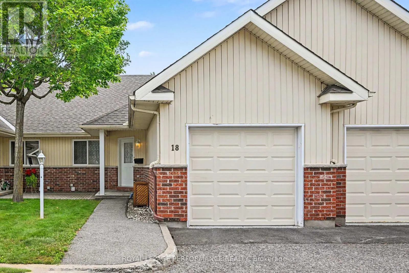 18 DAPHNE CRESCENT