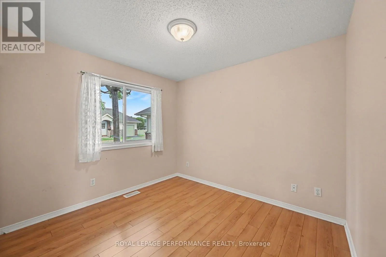 18 DAPHNE CRESCENT