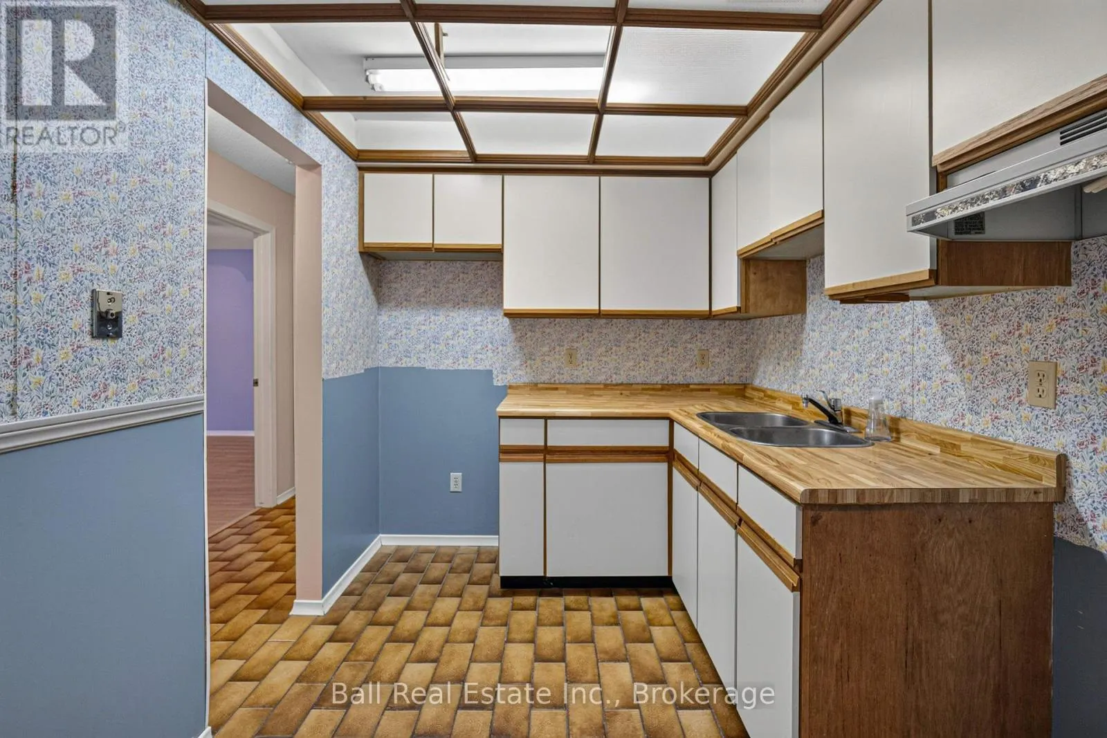103 - 200 EAST ST S #103