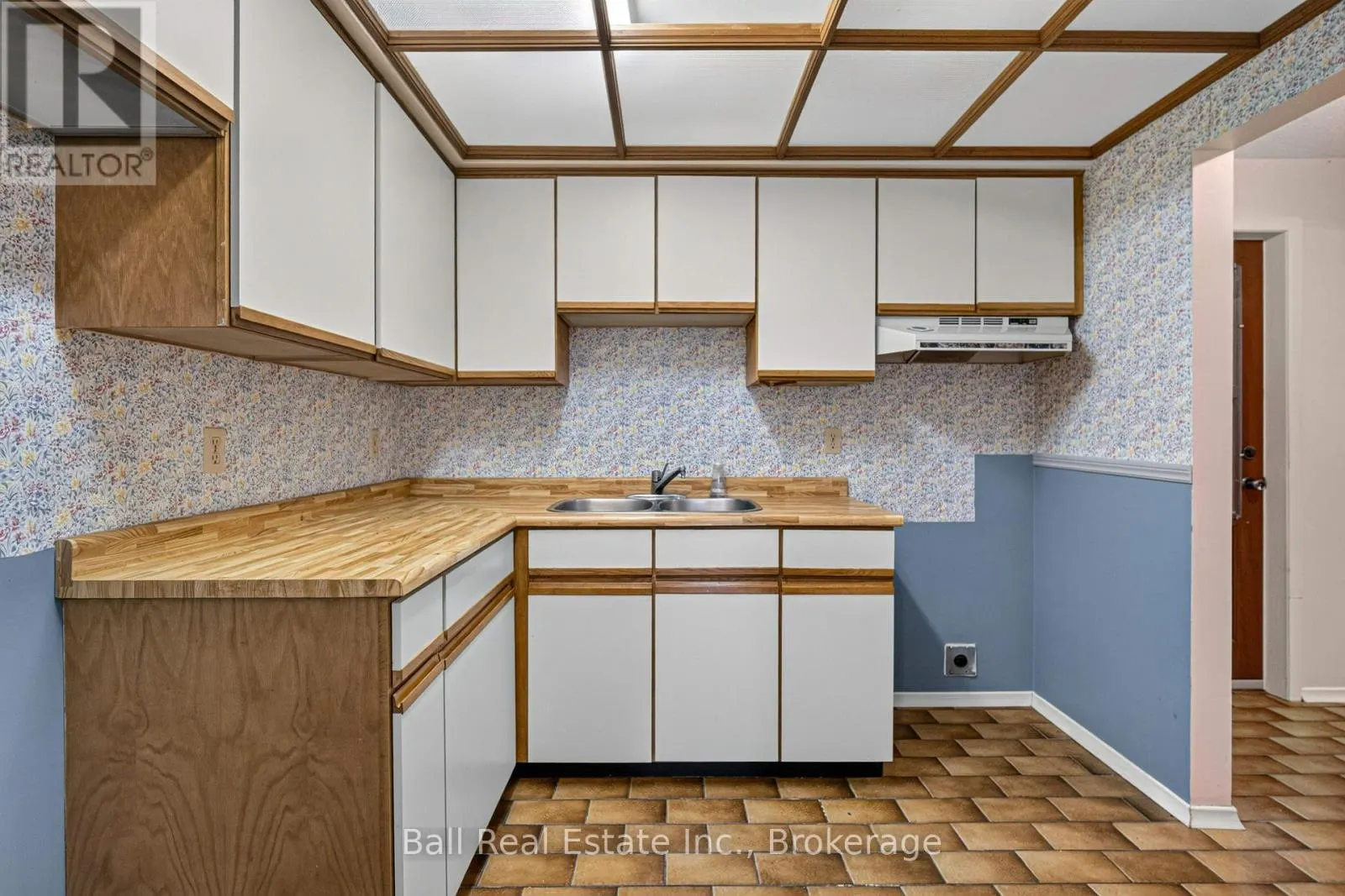 103 - 200 EAST ST S #103