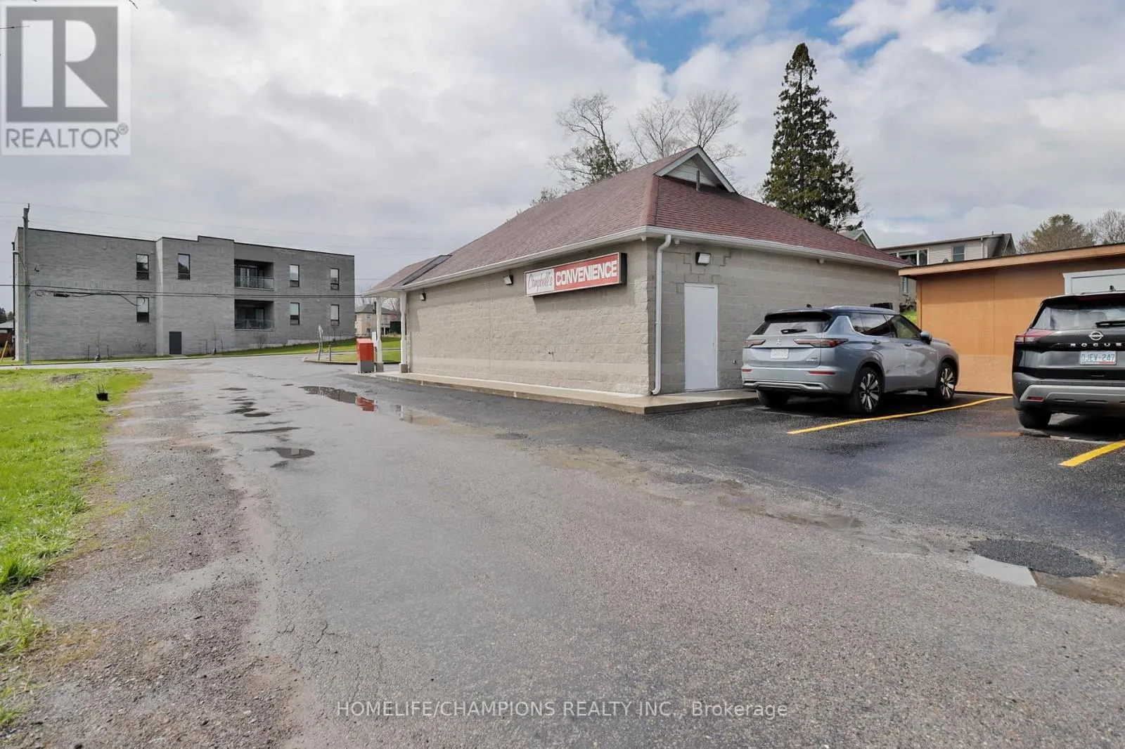 422 KING STREET W