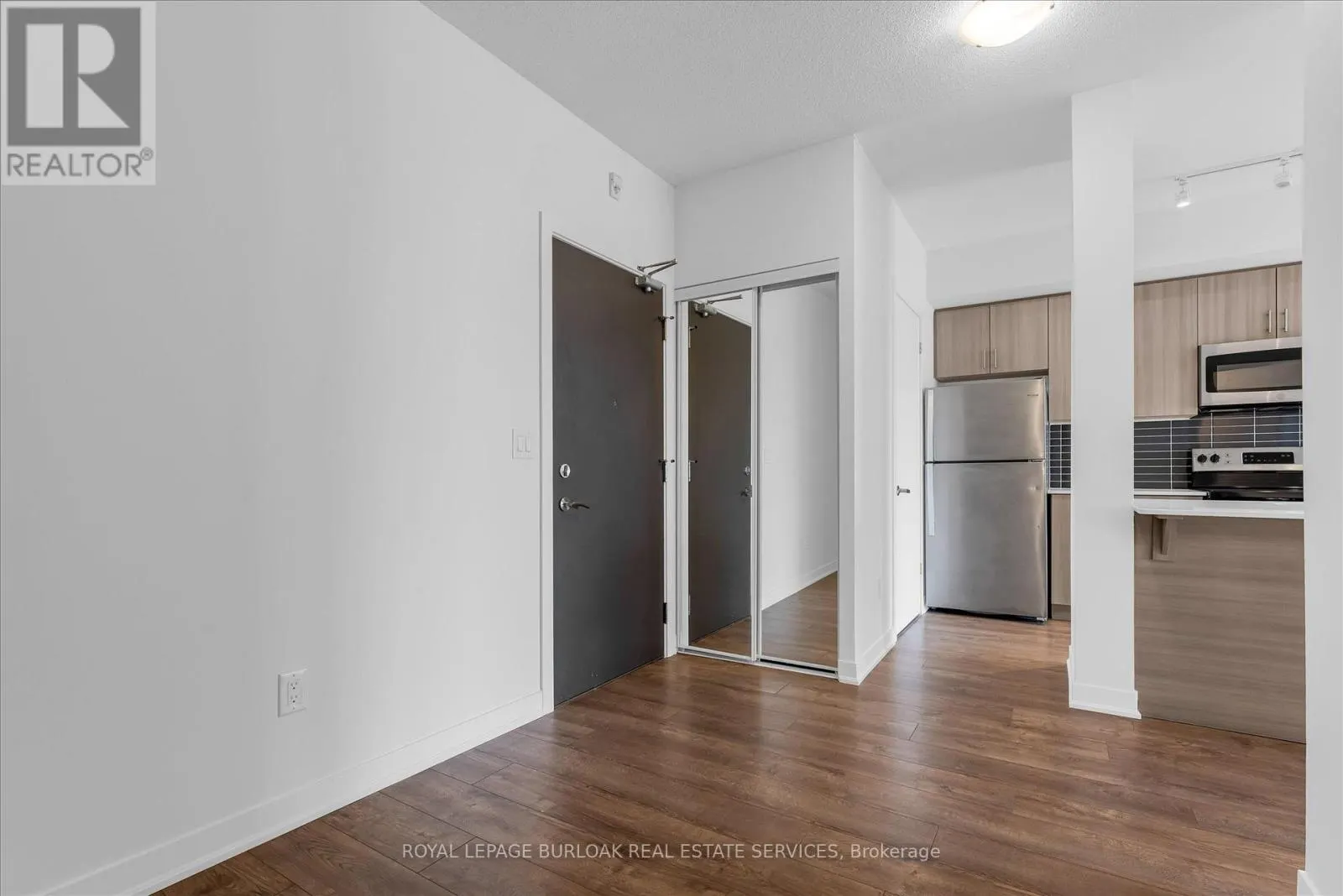 612 - 550 NORTH SERVICE ROAD N