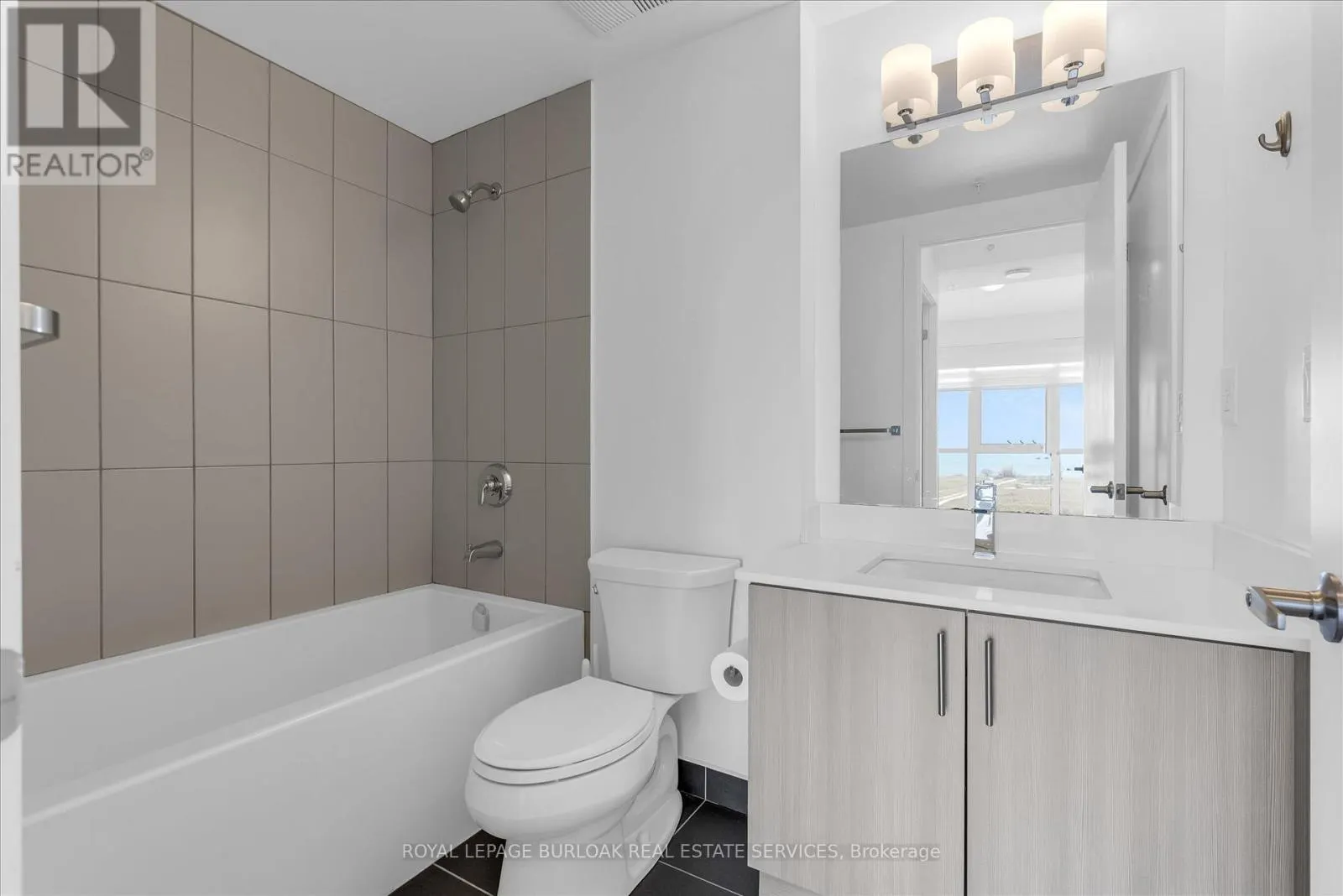 612 - 550 NORTH SERVICE ROAD N