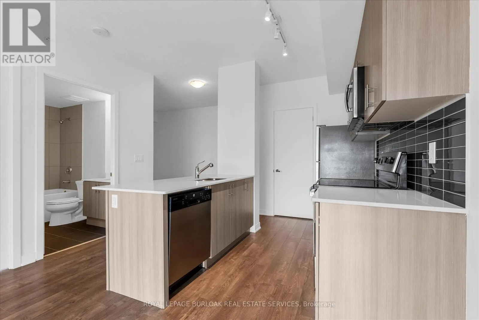 612 - 550 NORTH SERVICE ROAD N