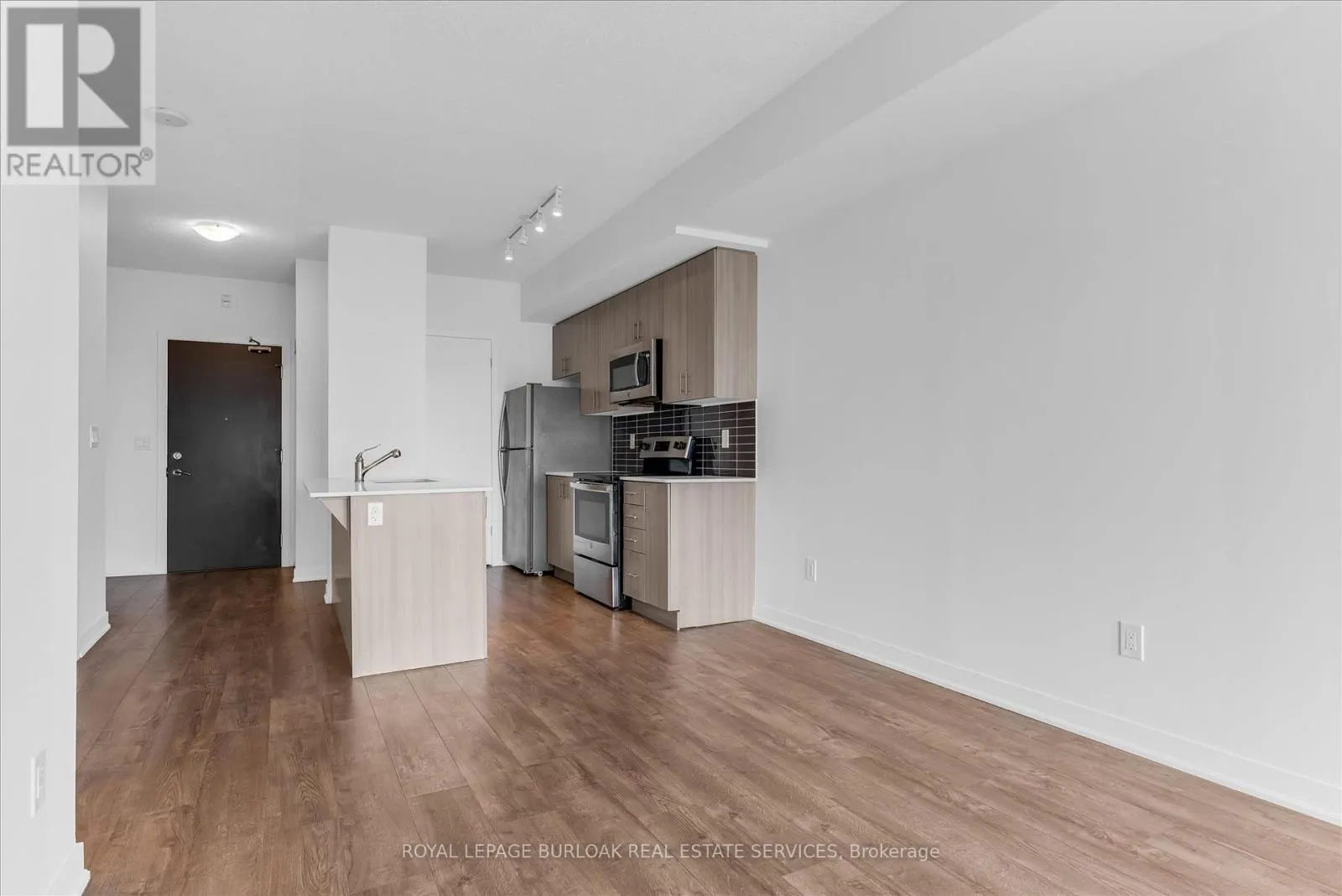 612 - 550 NORTH SERVICE ROAD N