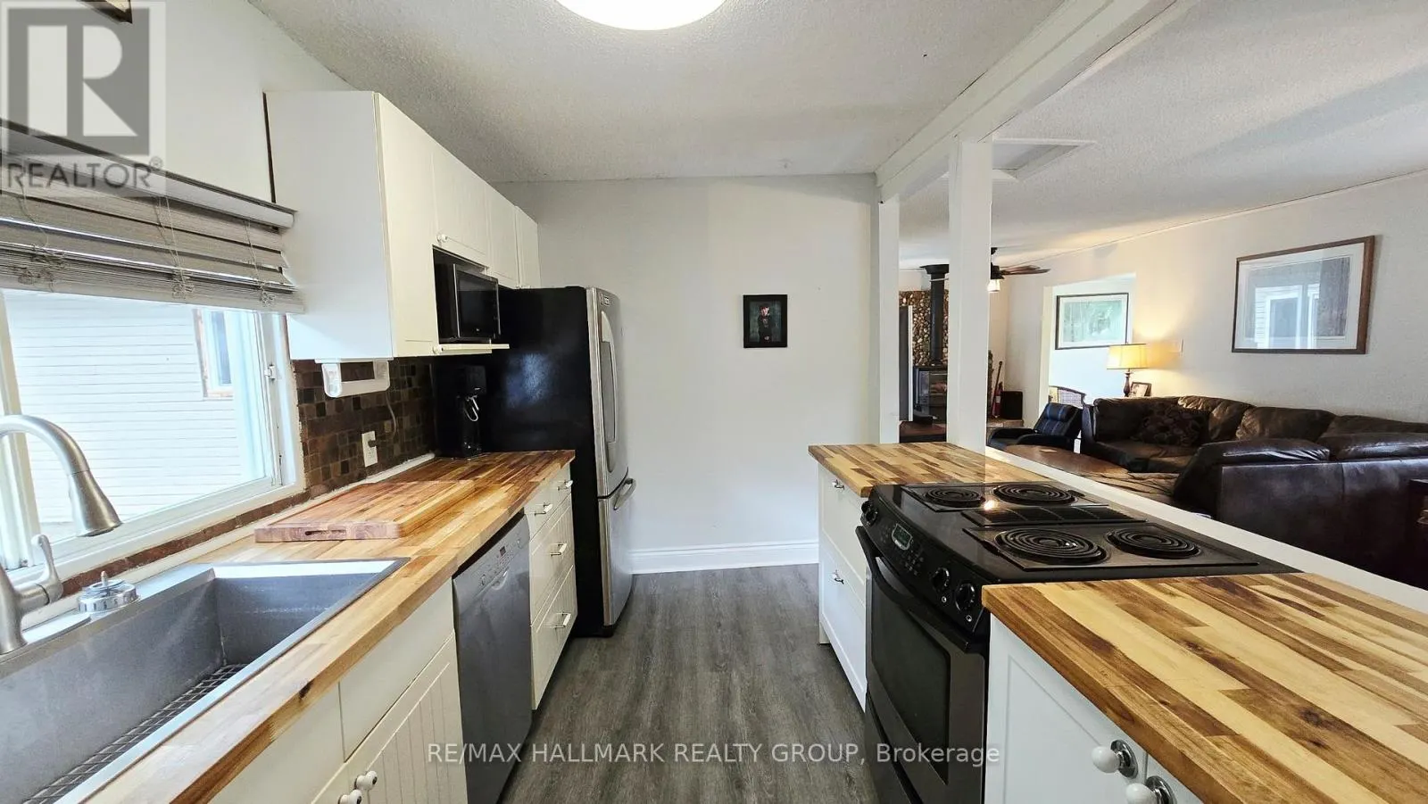 1153 BAYVIEW DRIVE